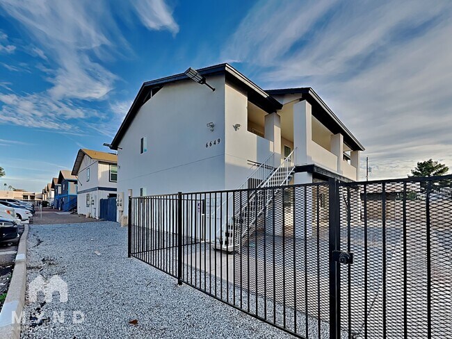 Building Photo - 6649 W Ocotillo Rd