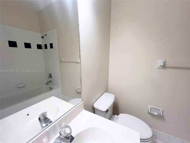 Building Photo - 4259 SW 10th Ct