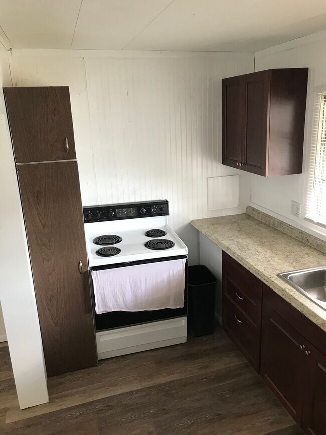 Building Photo - 55+ Community Move in Special Half off fir...