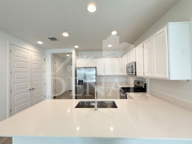 Building Photo - 12523 W Calle de Sol