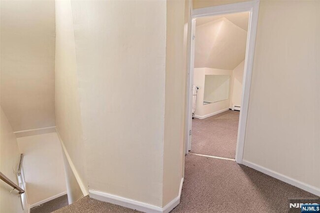 Building Photo - 53 Poplar Ave