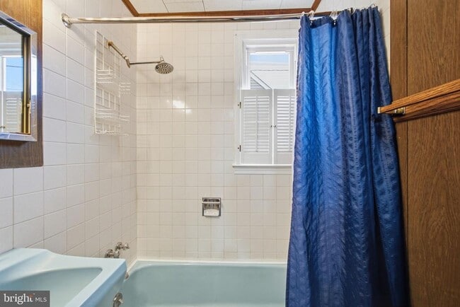 Building Photo - 3413 Yardley Dr