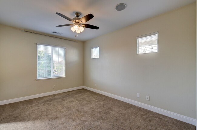 Building Photo - 1723 N Mont Blanc Ln