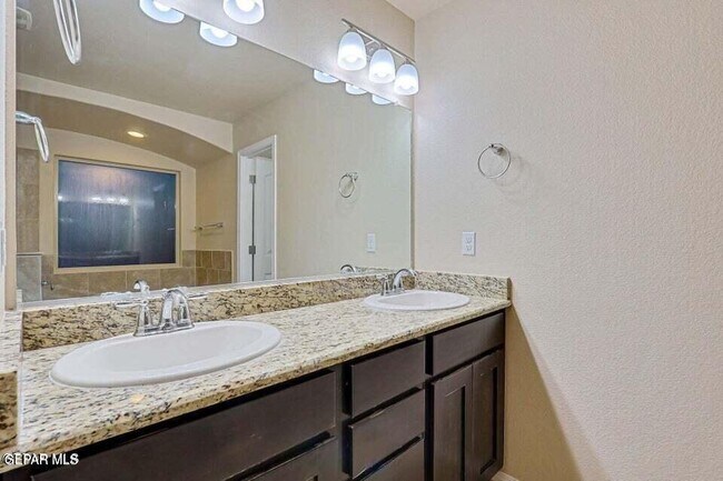 Building Photo - 12445 Chamberlain Dr