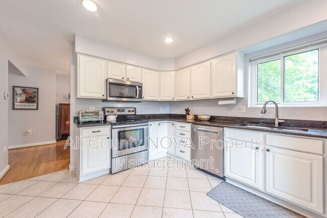 Building Photo - 10343 Bushman Dr