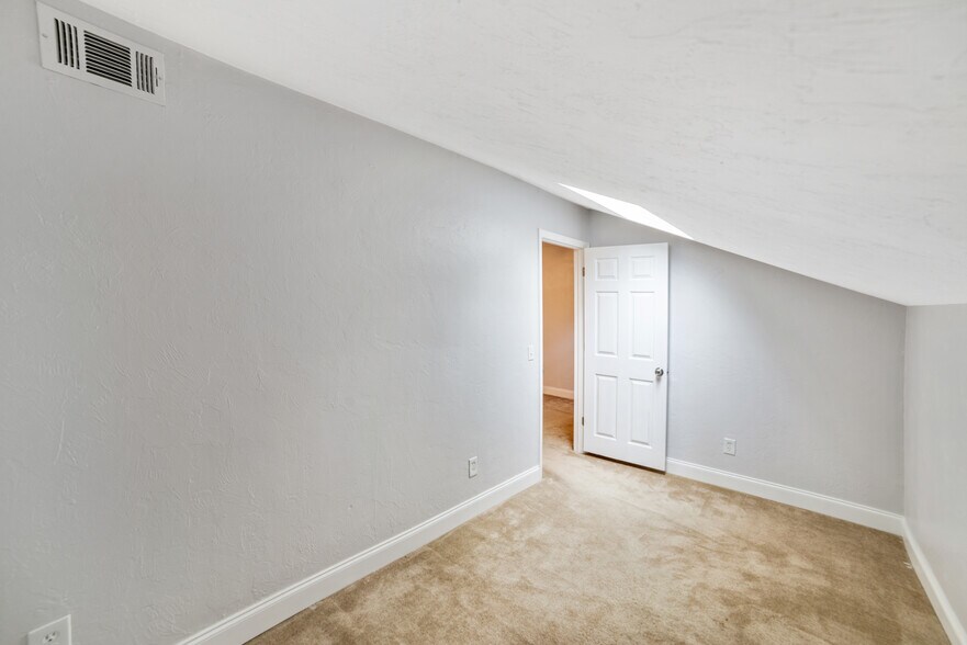 Building Photo - 4307 SW 70th Ter