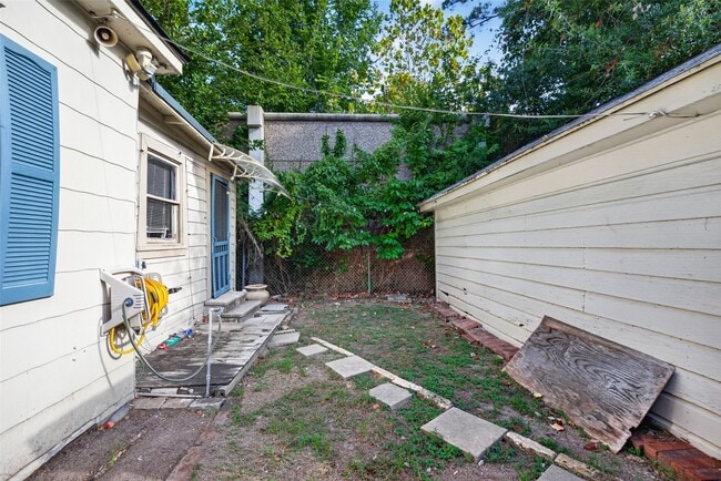 Building Photo - 6306 Stillman St
