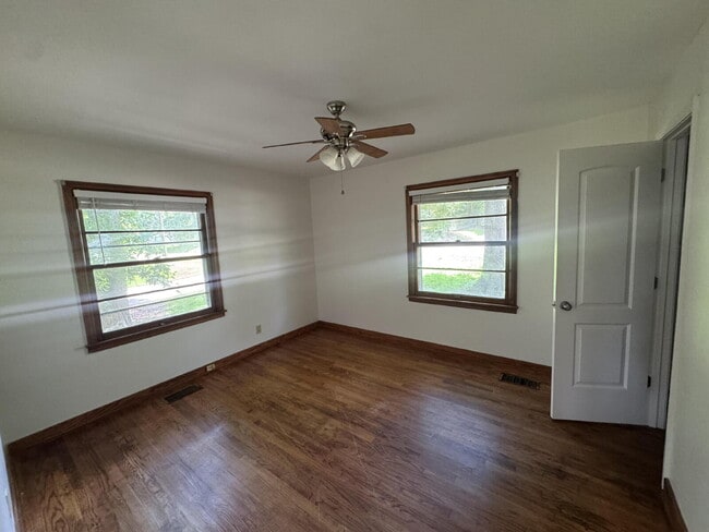 Building Photo - 3-Bedroom, 1 Bath Home Close to Downtown & MSU