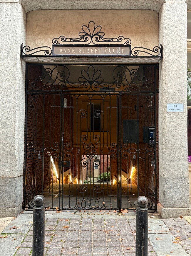 Primary Photo - Welcome to Urban Elegance in the Heart of Historic Old City, Philadelphia