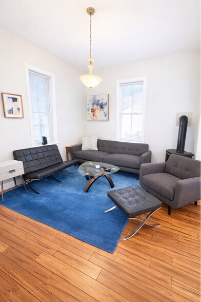 Building Photo - 722 Broadway Blvd SE