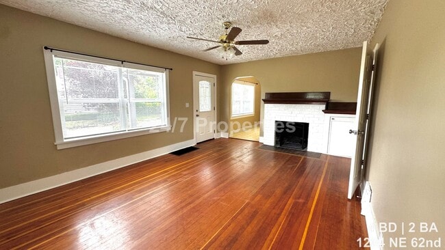 Building Photo - Charming 4 BD | 2 BA Bungalow with A/C - North Tabor
