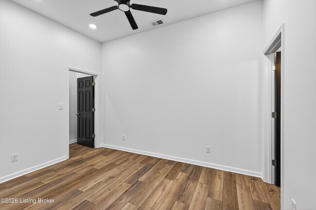 Building Photo - 508 Lilly Ave