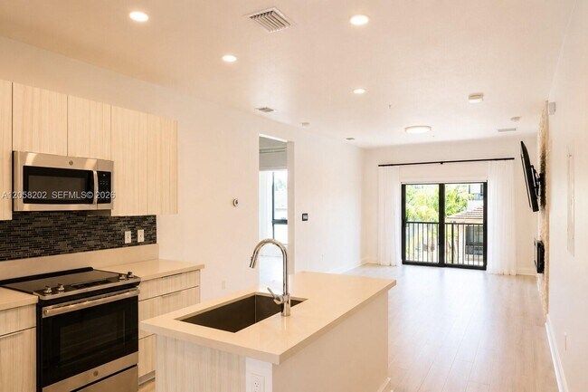 Building Photo - 4740 NW 84th Ct