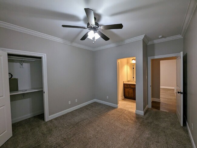 Building Photo - 154 Glen Alden Cir