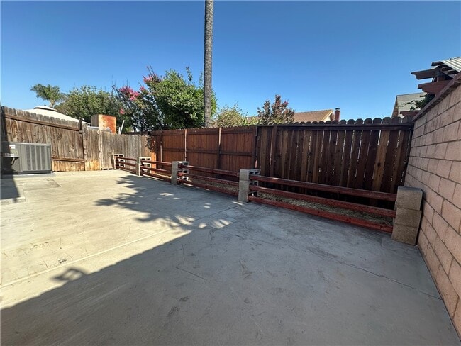 Building Photo - 4631 Oceanside Dr