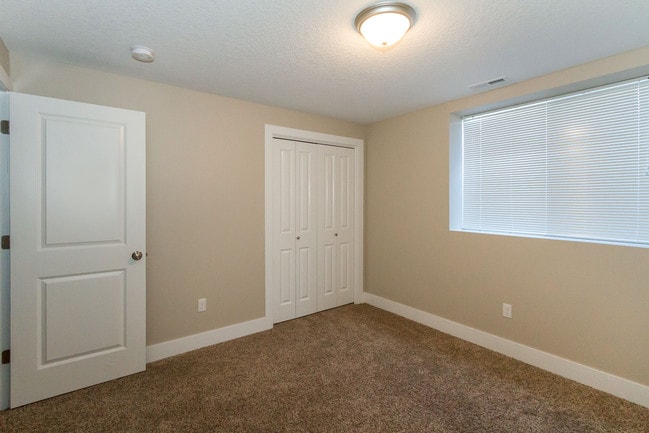 Building Photo - 411 Sunflower Dr