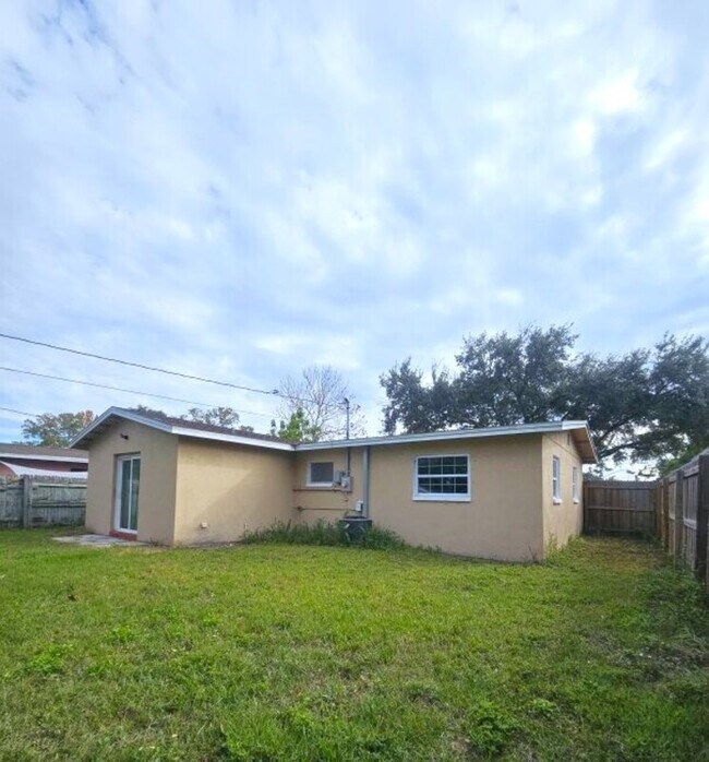 Building Photo - 4041 67th Ave N