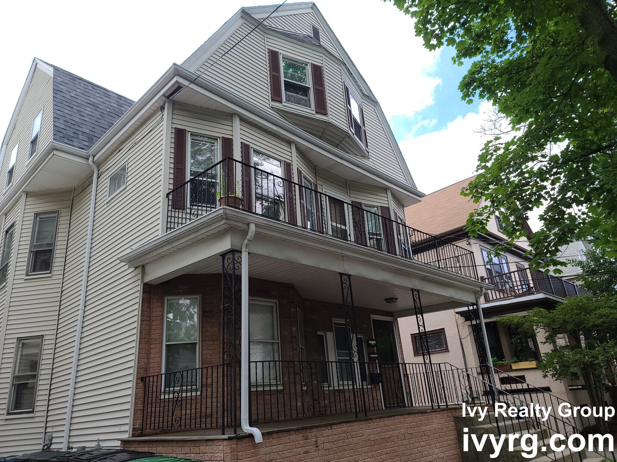 Building Photo - 46 Paulina St