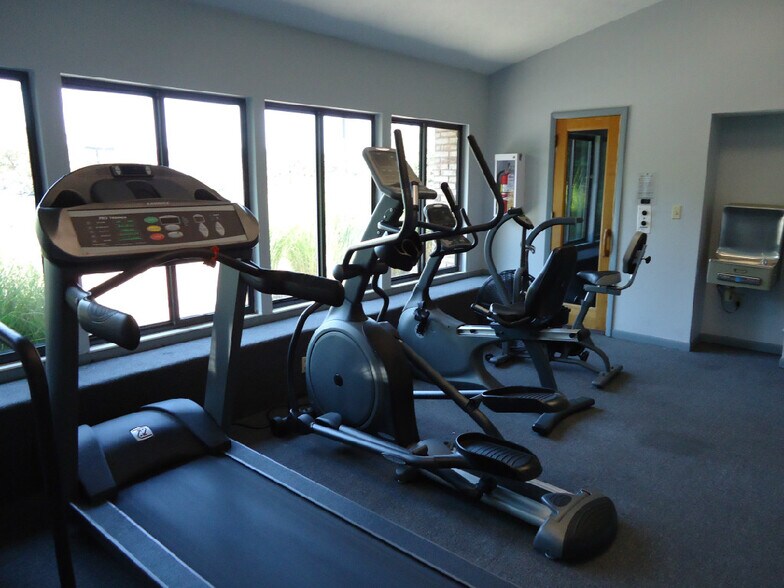 Building Photo - 46 Woodland Hills Dr