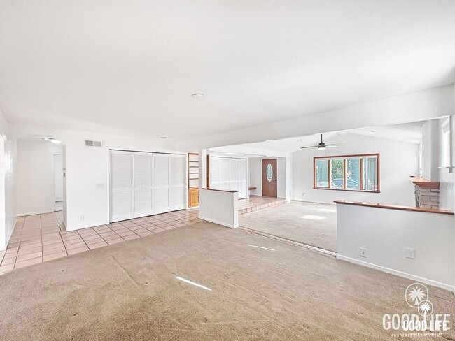 Building Photo - Nice 4B/2BA w/ Attached Garage & Fenced Yard