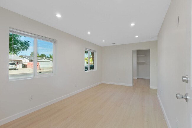 Building Photo - Private 1BD ADU Retreat with Spacious Private Rear Yard – Near CSUN