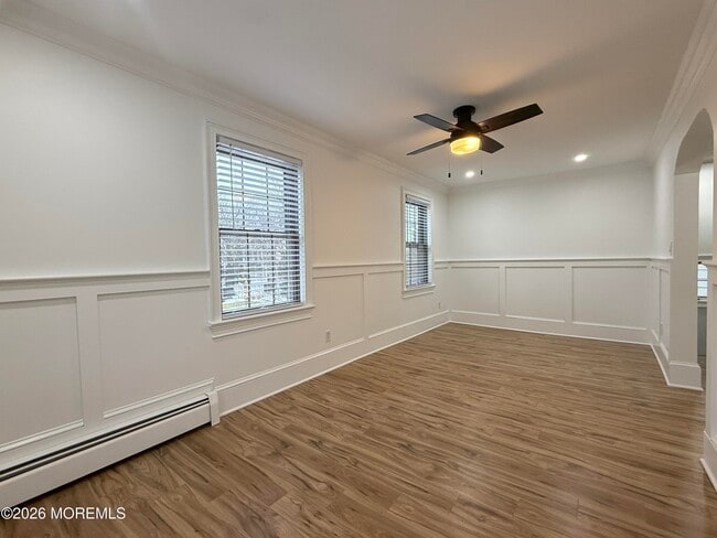 Building Photo - 304 Lareine Ave