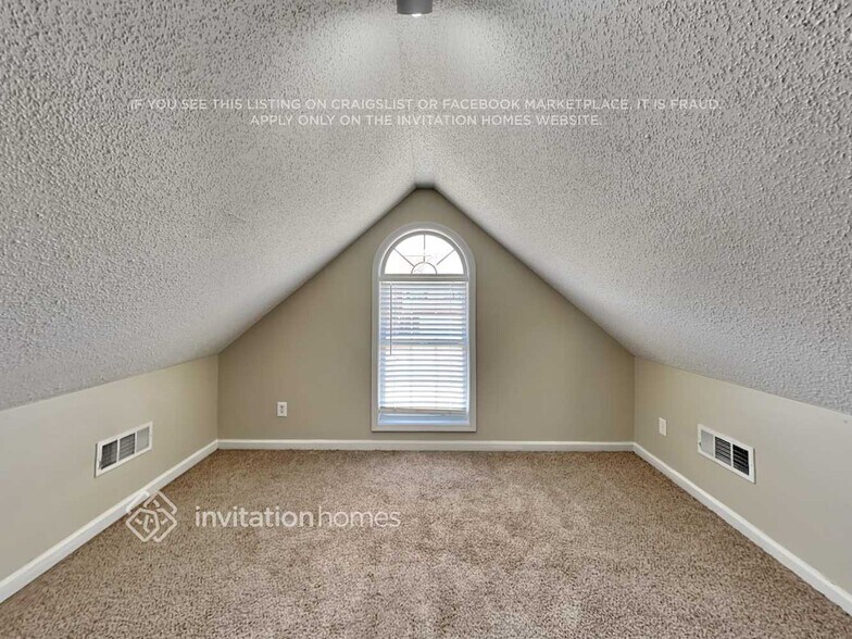 Building Photo - 1127 Chateau Terrace