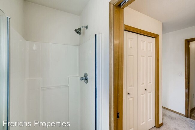 Building Photo - 3 br, 2.5 bath House - 18965 108th LN SE