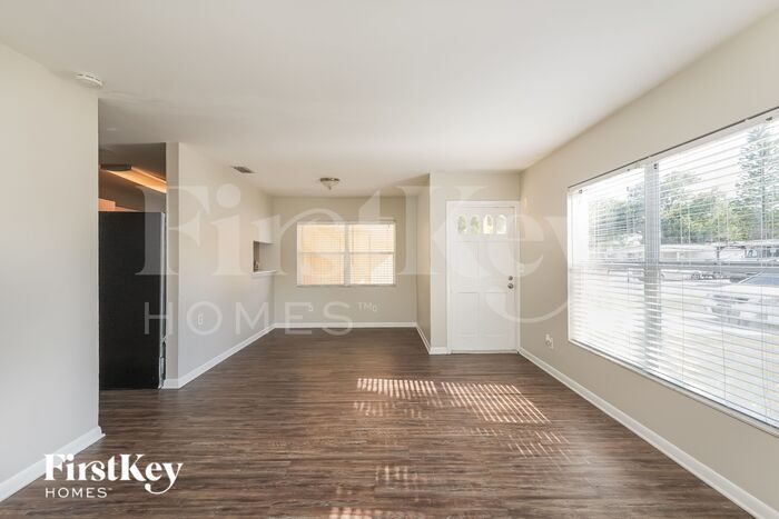Building Photo - 4931 Cresthill Dr