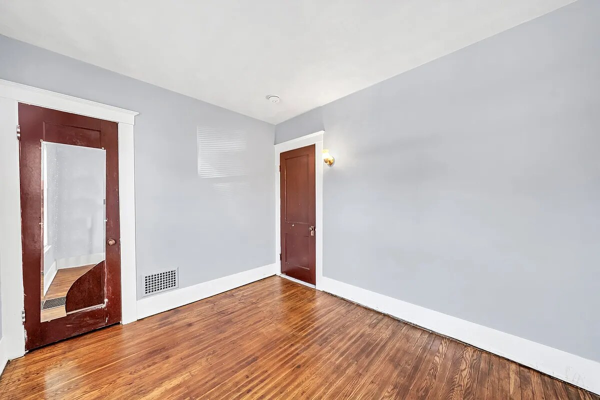 Building Photo - 238 Crestwood Ave