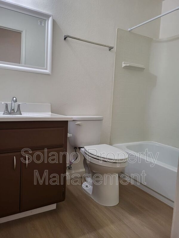 Building Photo - 1801 Rhine Ct