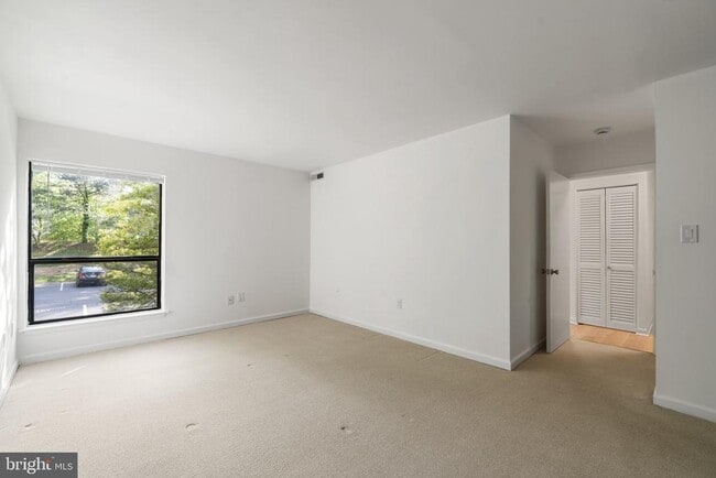 Building Photo - 9 Silverwood Cir