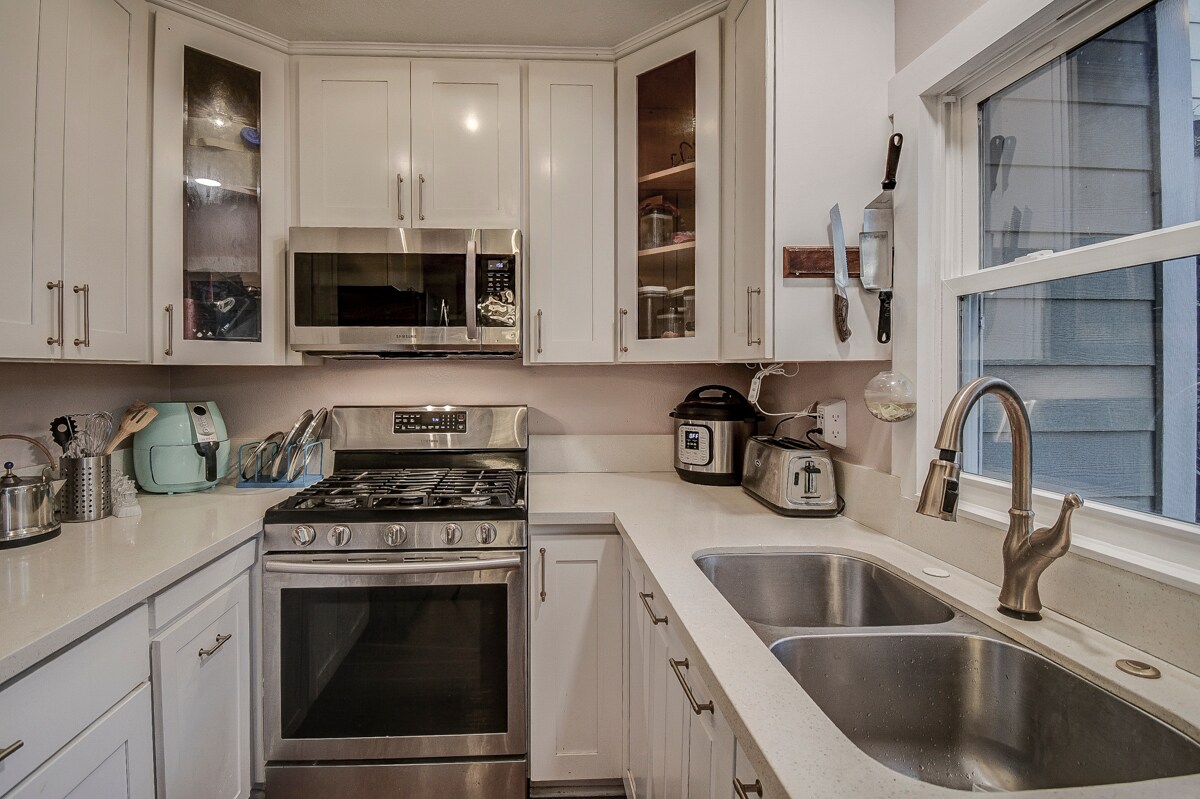 Building Photo - 11 Seamist Ct