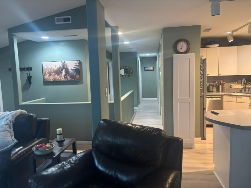 Building Photo - 201 Fenestra Ln