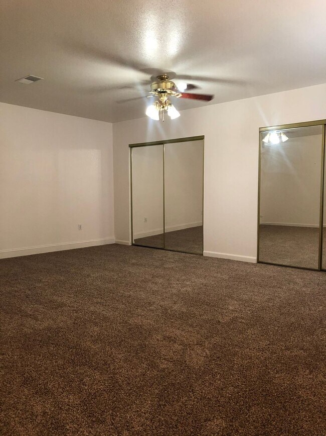 Building Photo - Love where you live - 2 weeks free rent! Beautiful home in Turlock