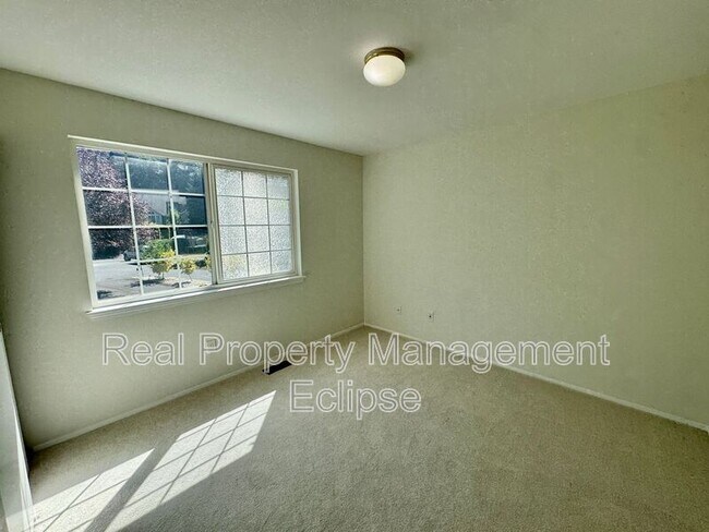 Building Photo - 7126 NE 165th Pl