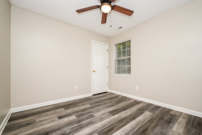 Building Photo - 819 Sweetwater Way