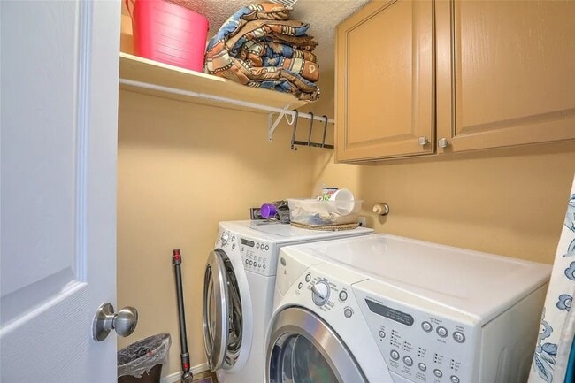 Building Photo - Midtown Santa Fe 3 Bed, 2 Bath, 2 Car Garage and EV Charger