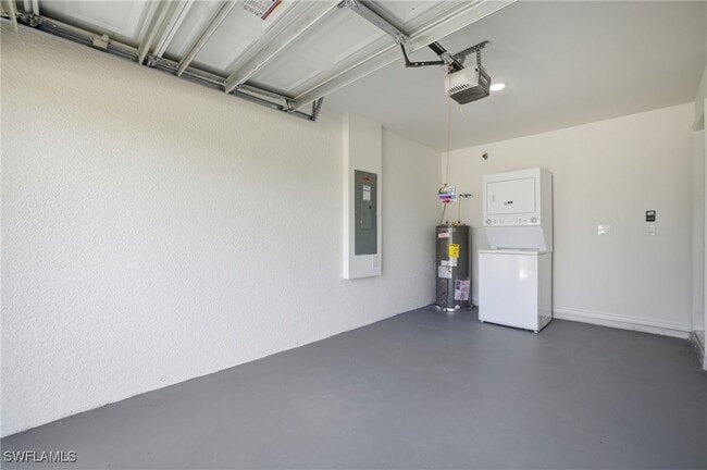 Building Photo - 416 Pinehurst Ave