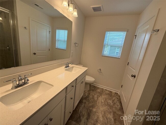 Building Photo - 3204 Lilac Grove Dr
