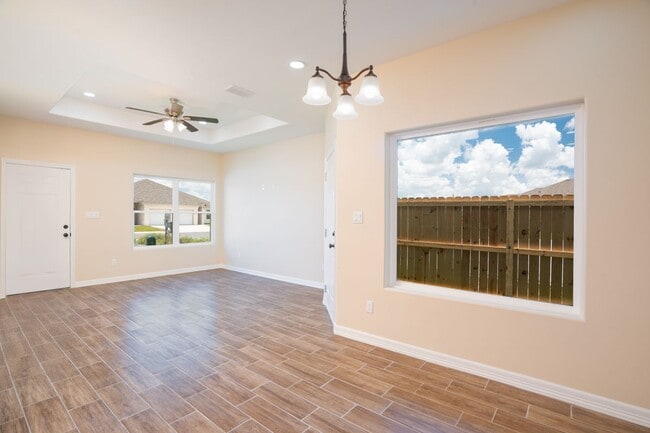 Building Photo - 1010 Escondido Ln E