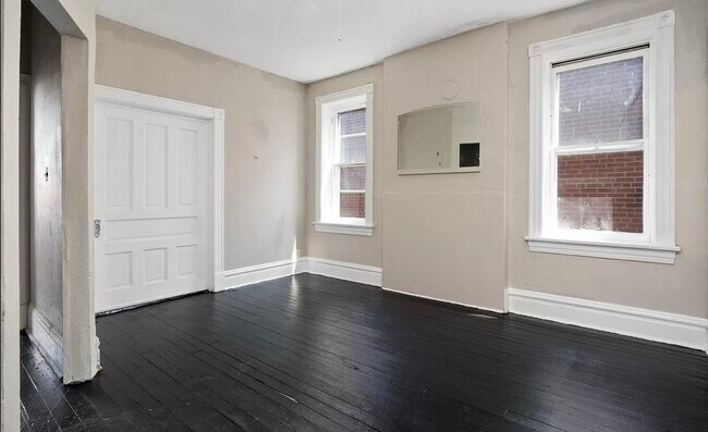 Building Photo - 2922 Mt Pleasant St