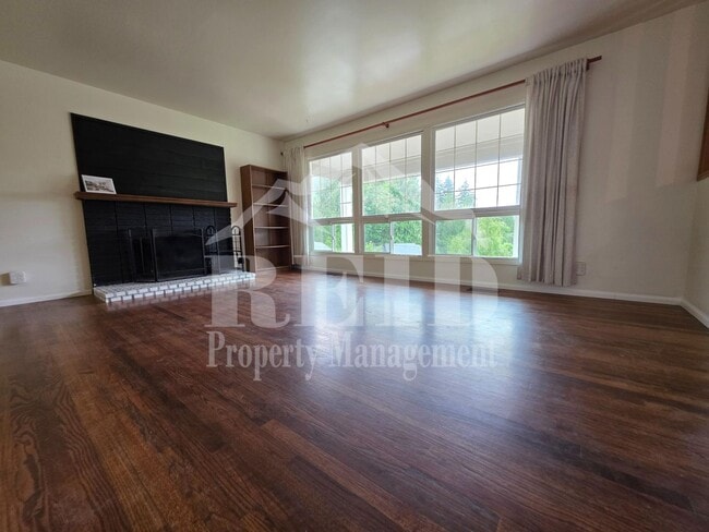 Building Photo - Central Kitsap Home with Large Fenced Yard Close to Shopping, Base, & Kitsap Lake