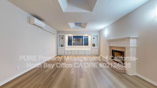 Building Photo - 2450 Grosse Ave