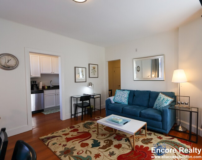 Building Photo - 1871 Beacon St