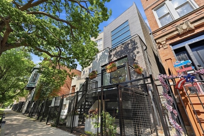 Building Photo - 1349 N Leavitt St