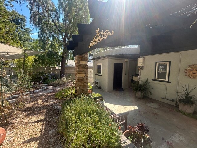 Building Photo - Charming 1951 Tujunga Home – Hillside Hide...
