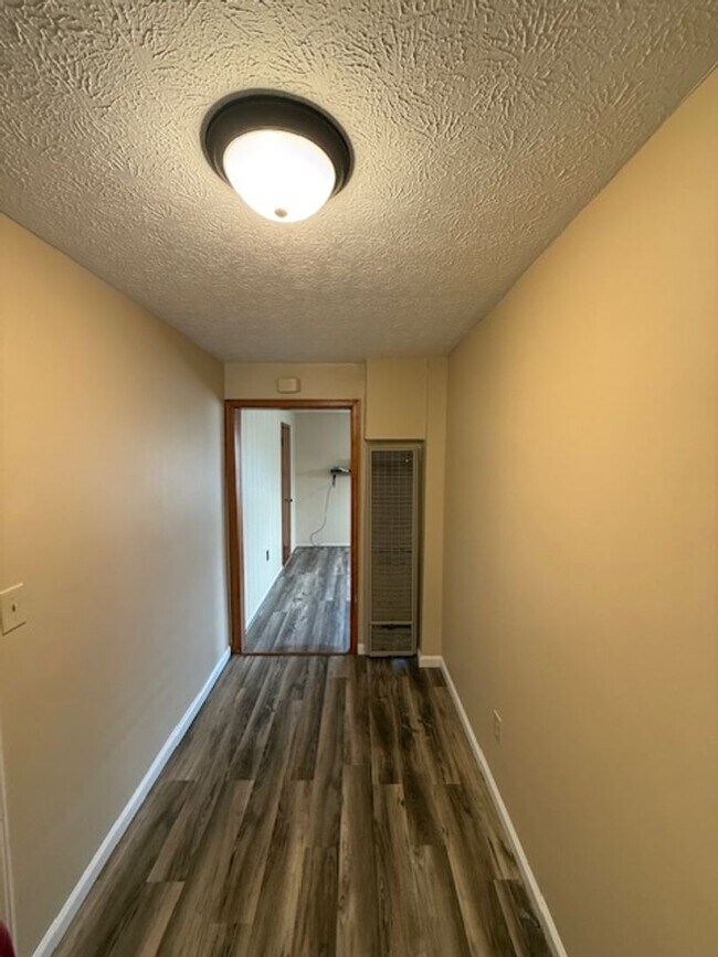 Building Photo - 206 Norwood Dr