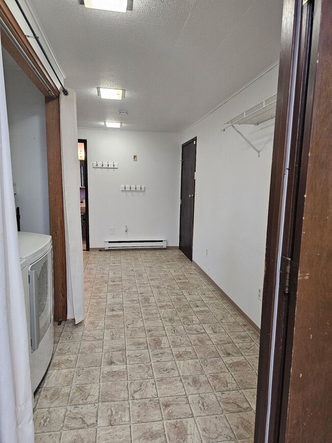 Building Photo - 3 Bedroom 1.5 Bathroom Single Family Home ...