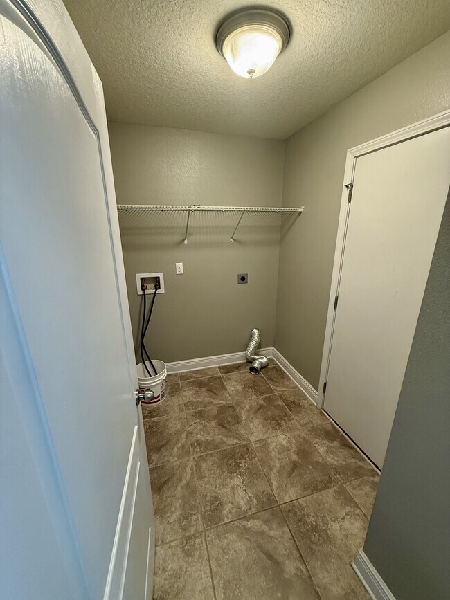 Building Photo - 4415 Mirada Way